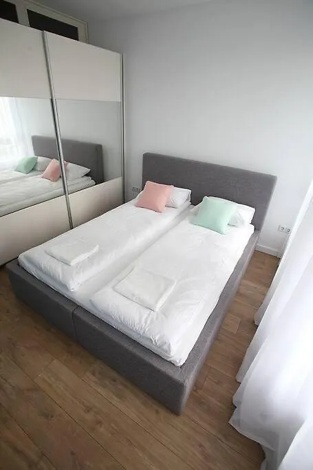 Modern Turquoise Apartment/free WiFi Sofia Apartment